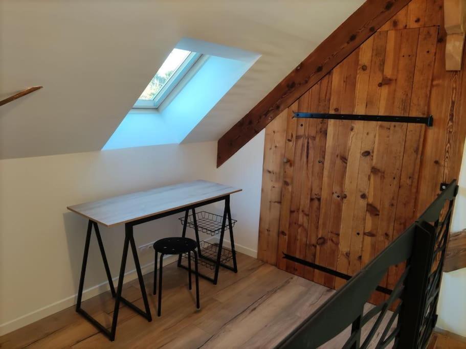 Appartement Duplex Dans Une Ancienne Usine Beaupréau-en-Mauges Exteriör bild