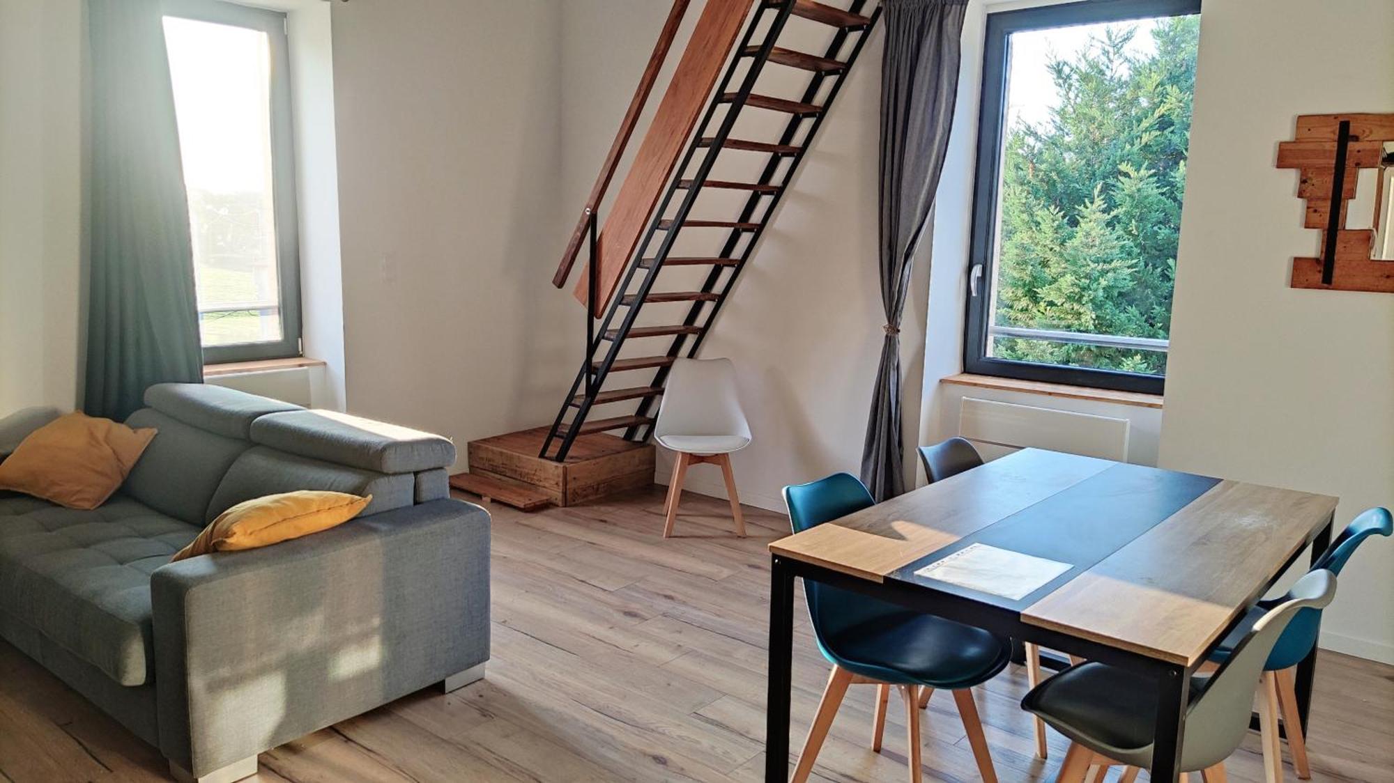 Appartement Duplex Dans Une Ancienne Usine Beaupréau-en-Mauges Exteriör bild