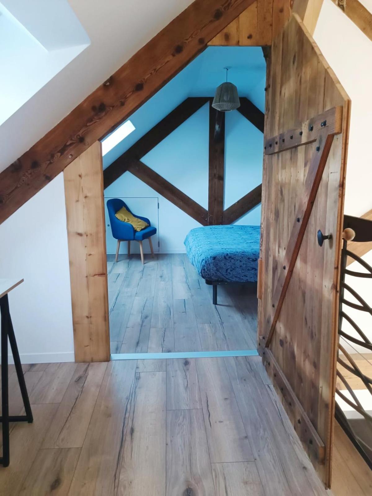 Appartement Duplex Dans Une Ancienne Usine Beaupréau-en-Mauges Exteriör bild