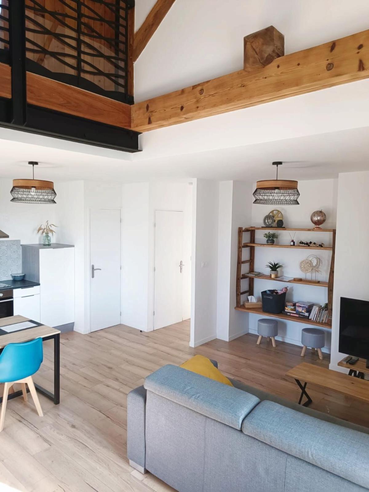 Appartement Duplex Dans Une Ancienne Usine Beaupréau-en-Mauges Exteriör bild
